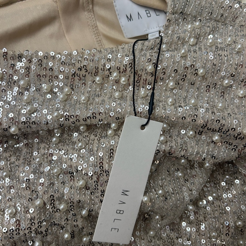 MARBLE Silver Sequin Long Sleeve Crop Top - Picture 3 of 7